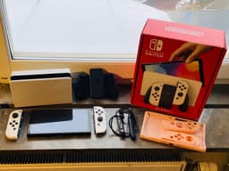 Nintendo Switch OLED + minneskort