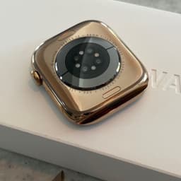 Apple Watch Series 10 46mm Gold Titanium