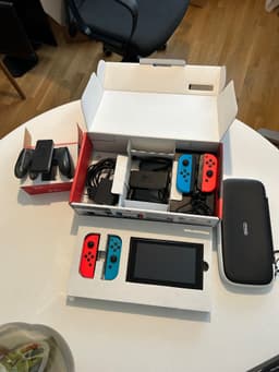 Nintendo Switch med extra Joy-Cons & tillbehör – fint skick