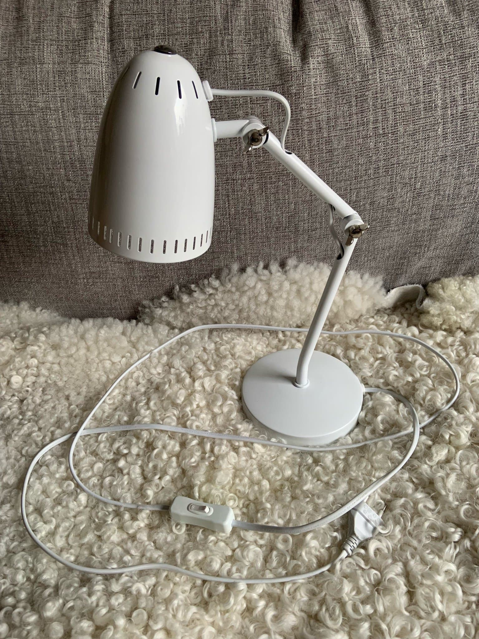Dynamo vit bordslampa dansk design från Superliving