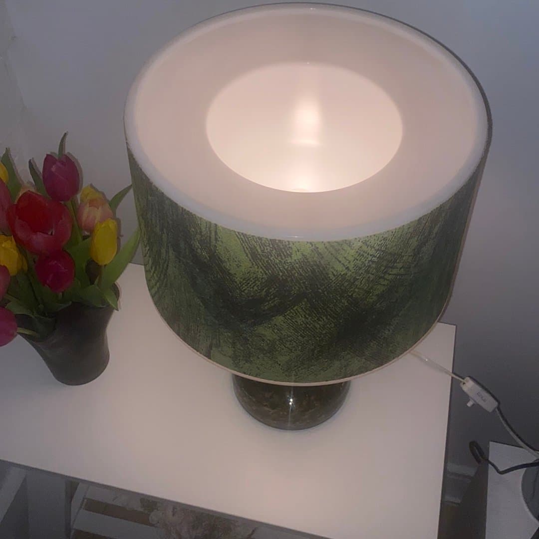 Bordslampa med grön skärm