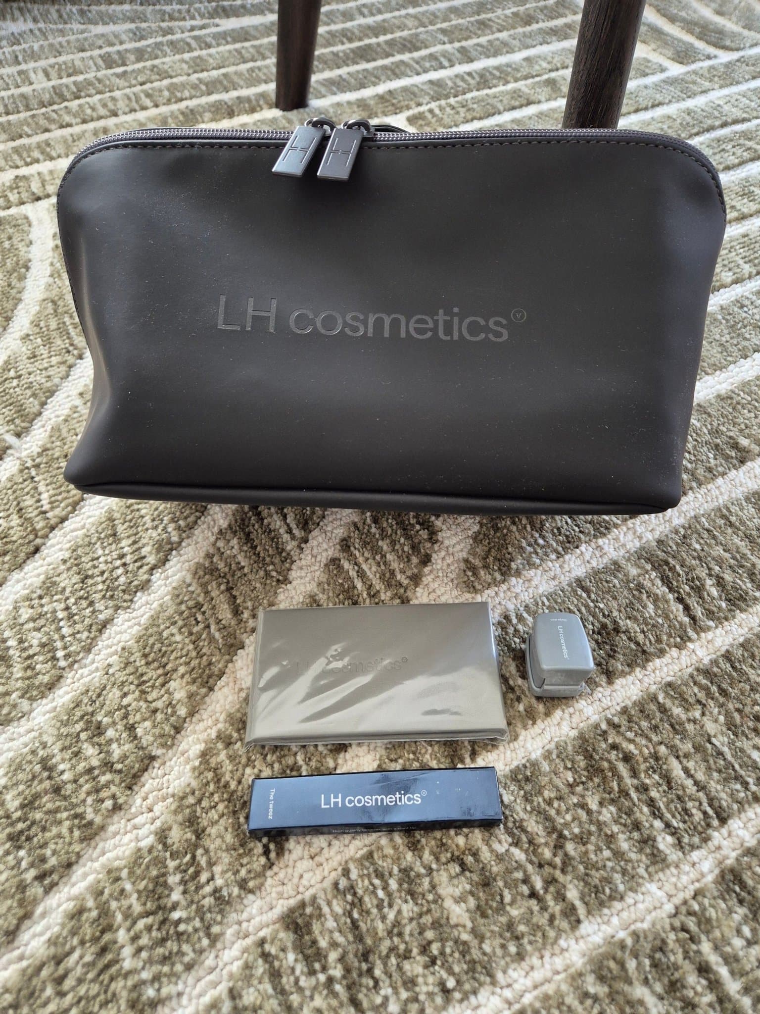 LH Cosmetics necessär med tillbehör