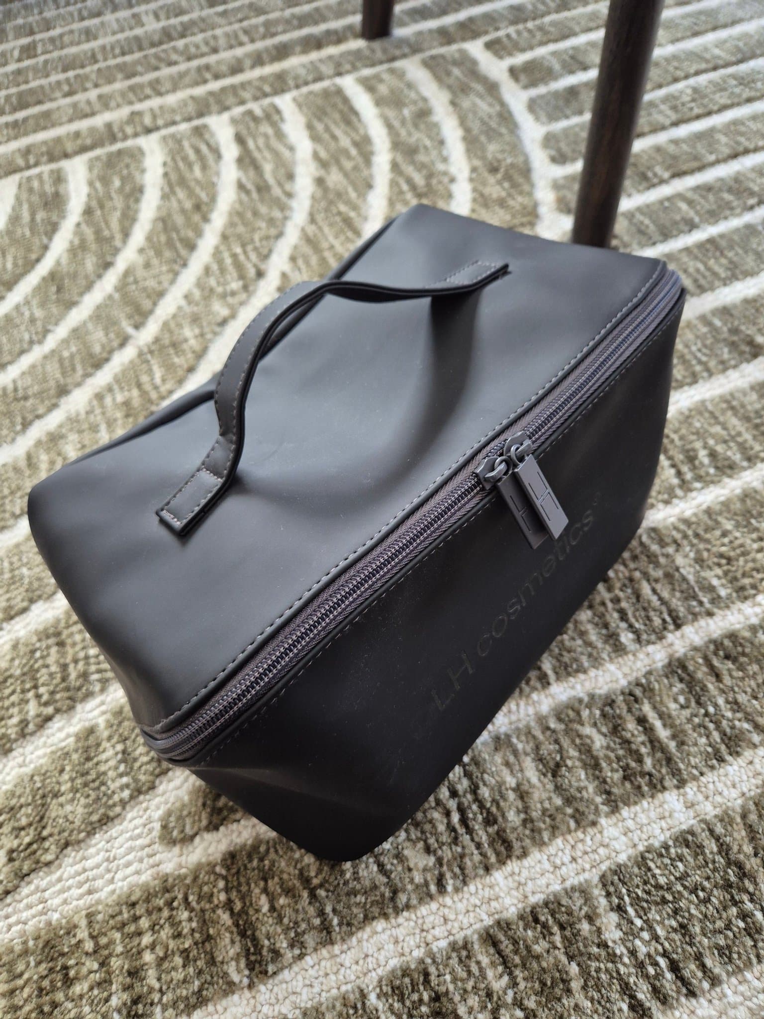 LH Cosmetics necessär med tillbehör