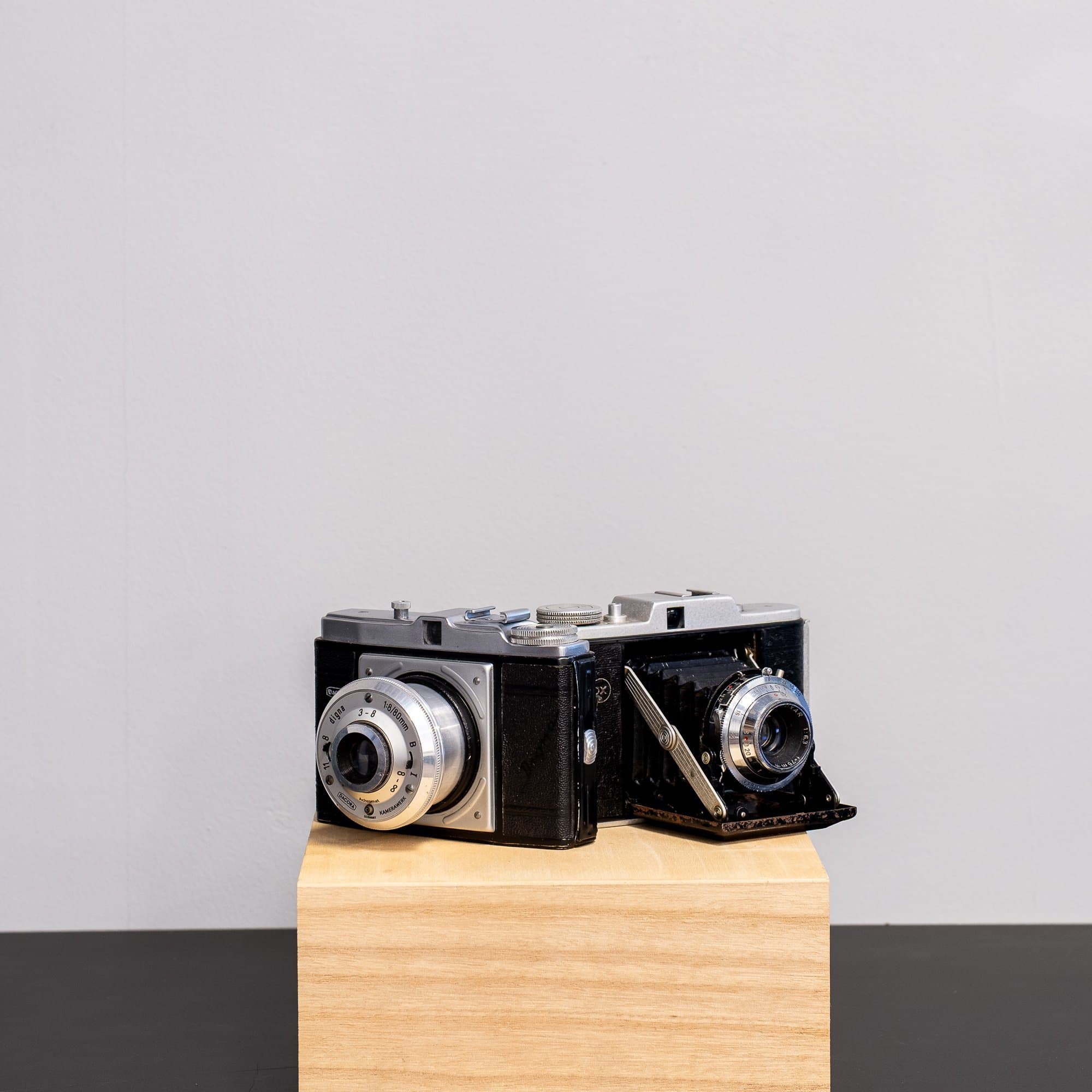 Adox foldingkamera + Digna kamera – vintage ca 1950-tal (1 med väska)