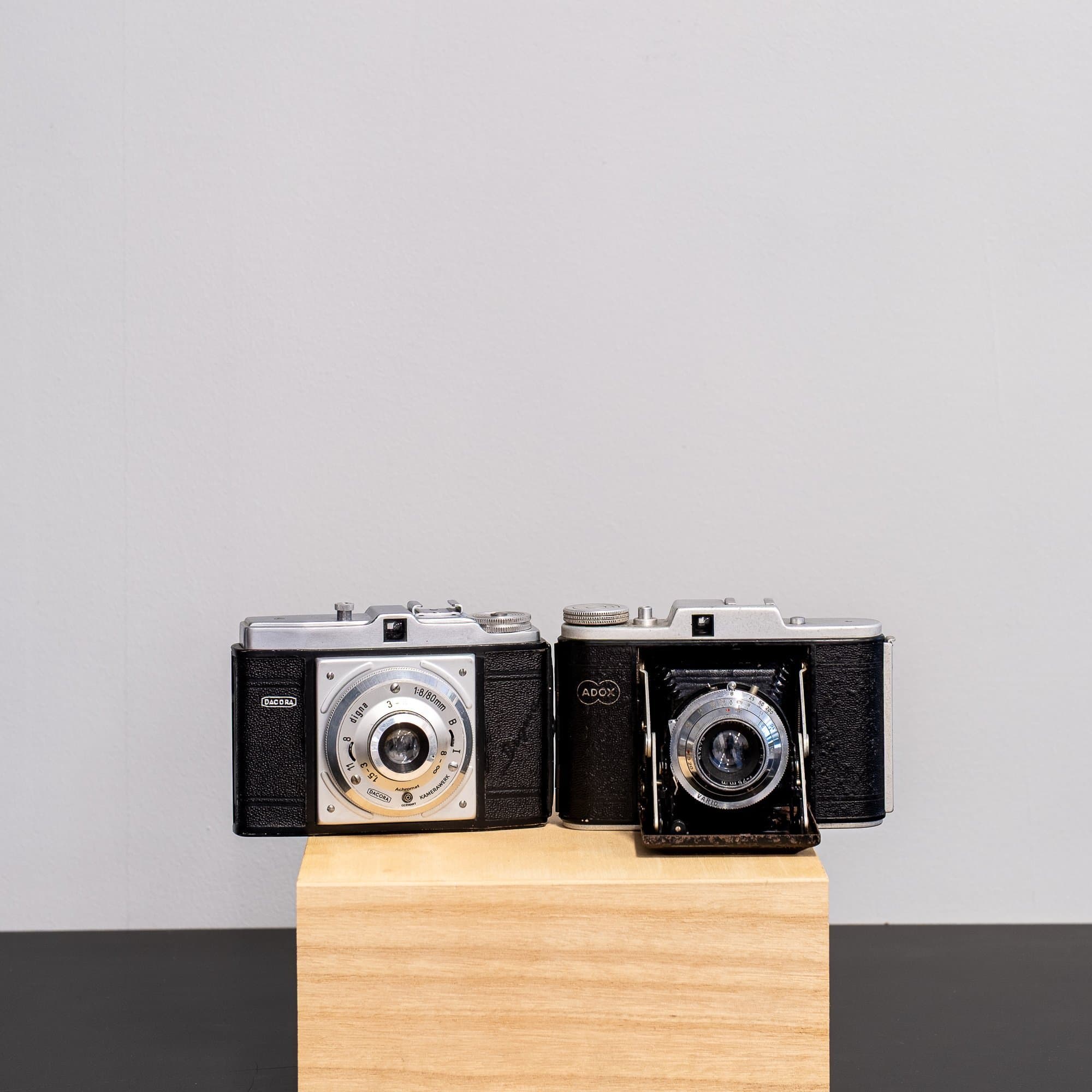 Adox foldingkamera + Digna kamera – vintage ca 1950-tal (1 med väska)