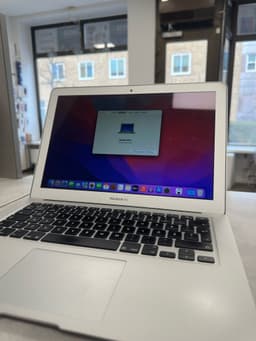 MacBook Air 13 tum (tidigt 2015)