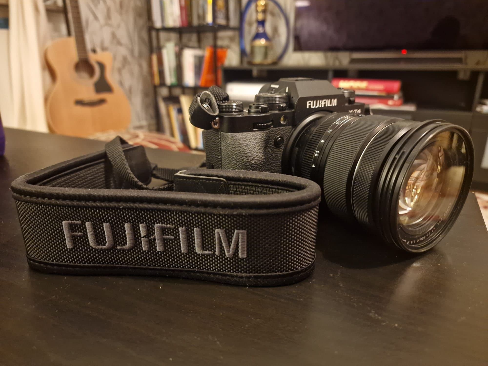 Fujifilm X-T4 med XF 16-80mm f/4 - nästan ny