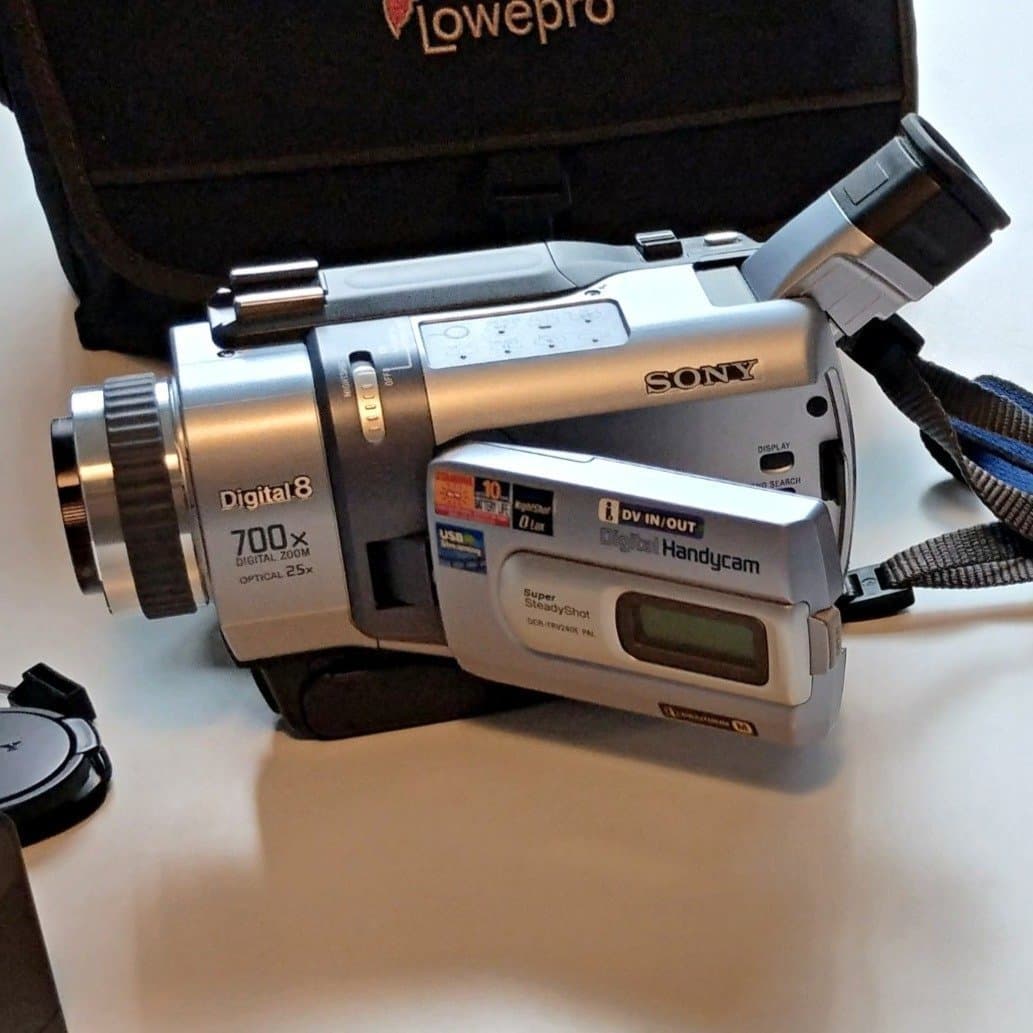 SOM NY ! SONY HANDYCAM DCR-TRV240E PAL HI8 DIGITAL CAMCORDER M.M.