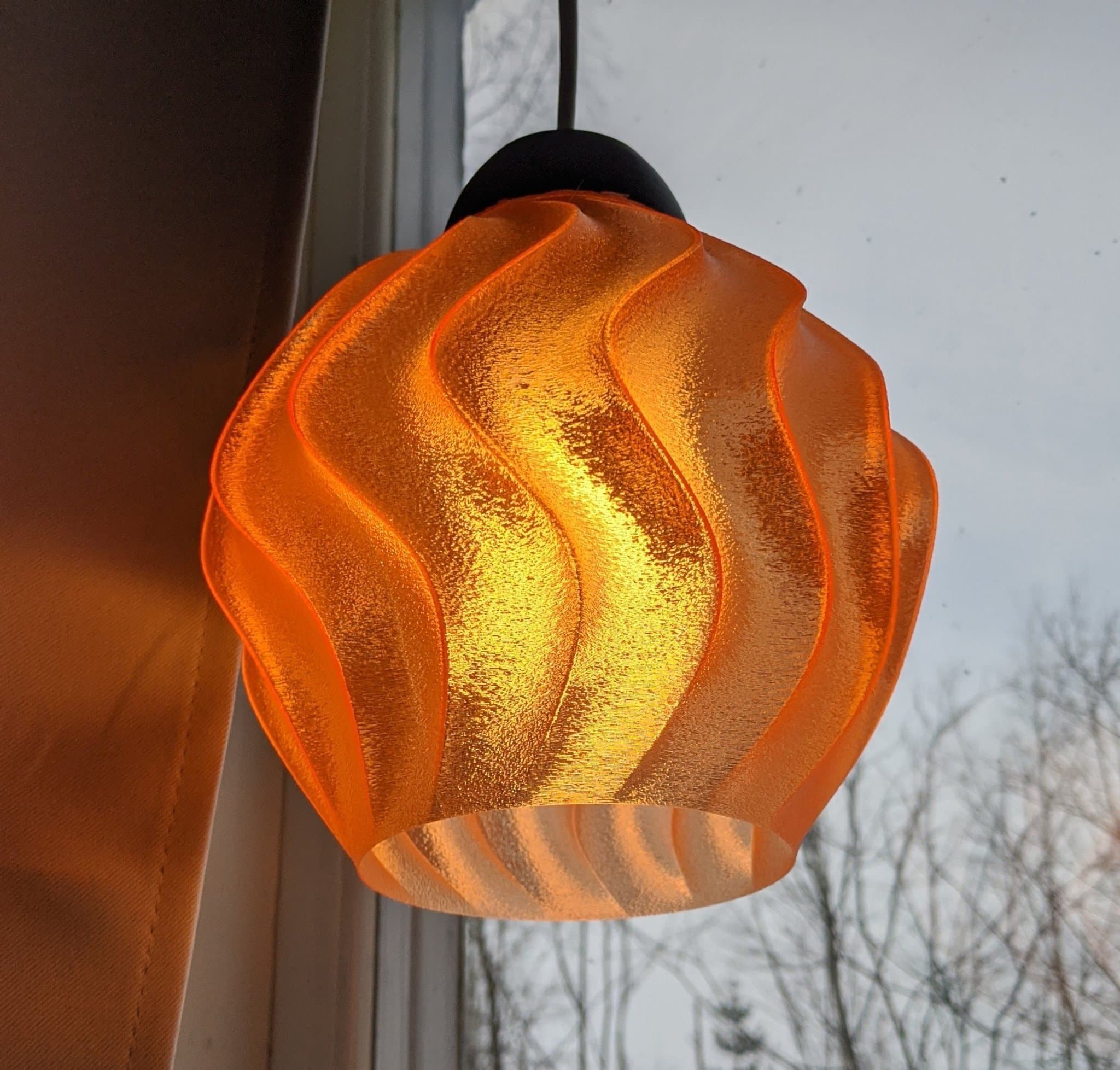 Fönsterlampa "Swing", genomskinlig orange frostad