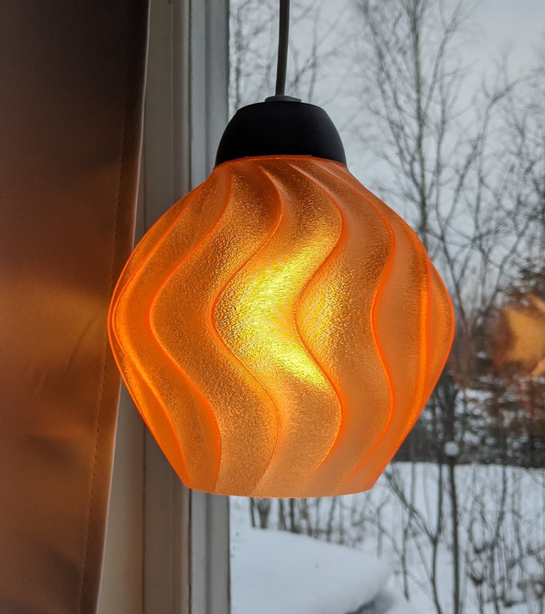 Fönsterlampa "Swing", genomskinlig orange frostad