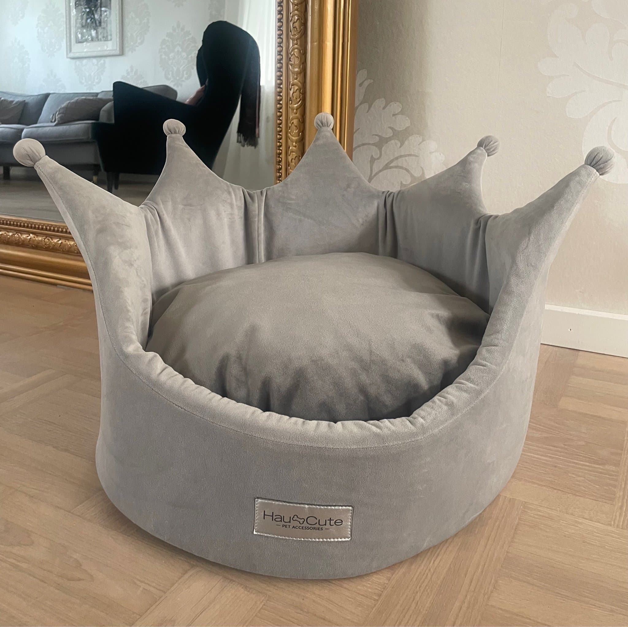 ~ HAU COUTE lyx krona couture hundbädd grå sammet ~
