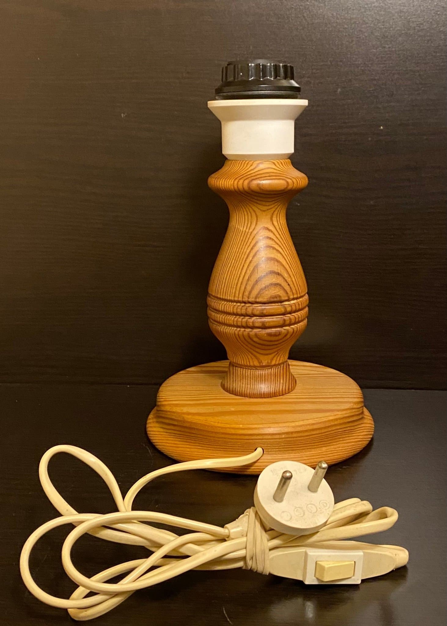 Retro BORDSLAMPA, furu, Aneta Växjö Sweden -1970-tal.