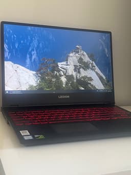 Lenovo Legion Y7000P med GPU och 1TB SSD