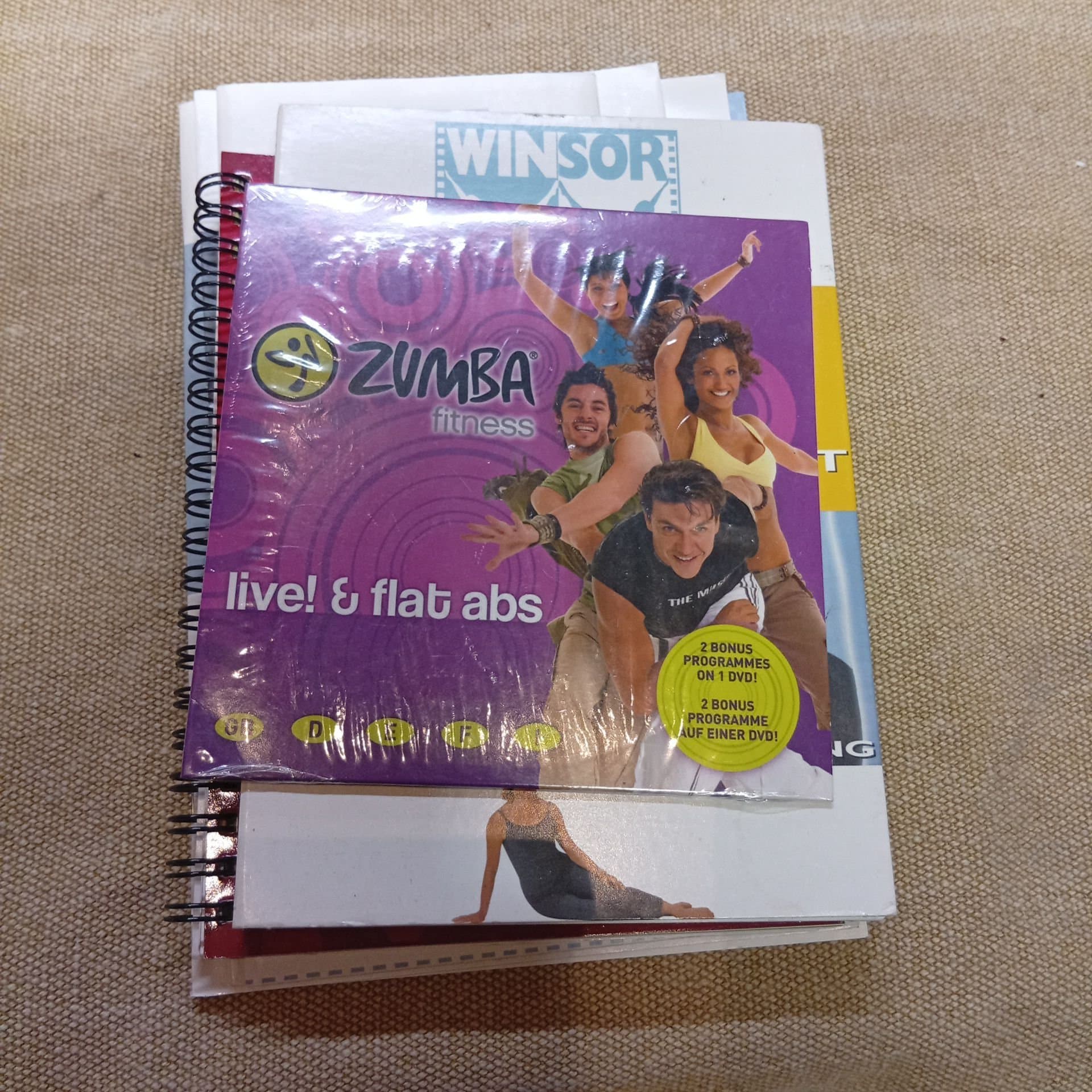 Tränings-DVD-skivor och böcker: Zumba Fitness och Winsor Pilates