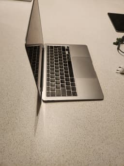 MacBook Air M1 (2020) – Rymdgrå – mycket fint skick