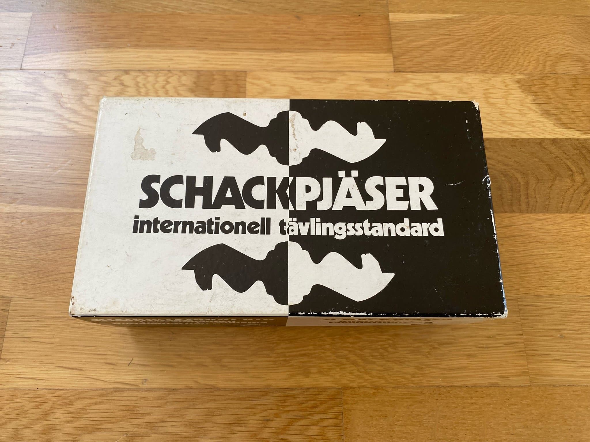 Schackpjäser - Internationell tävlingsstandard - med förvaringslåda