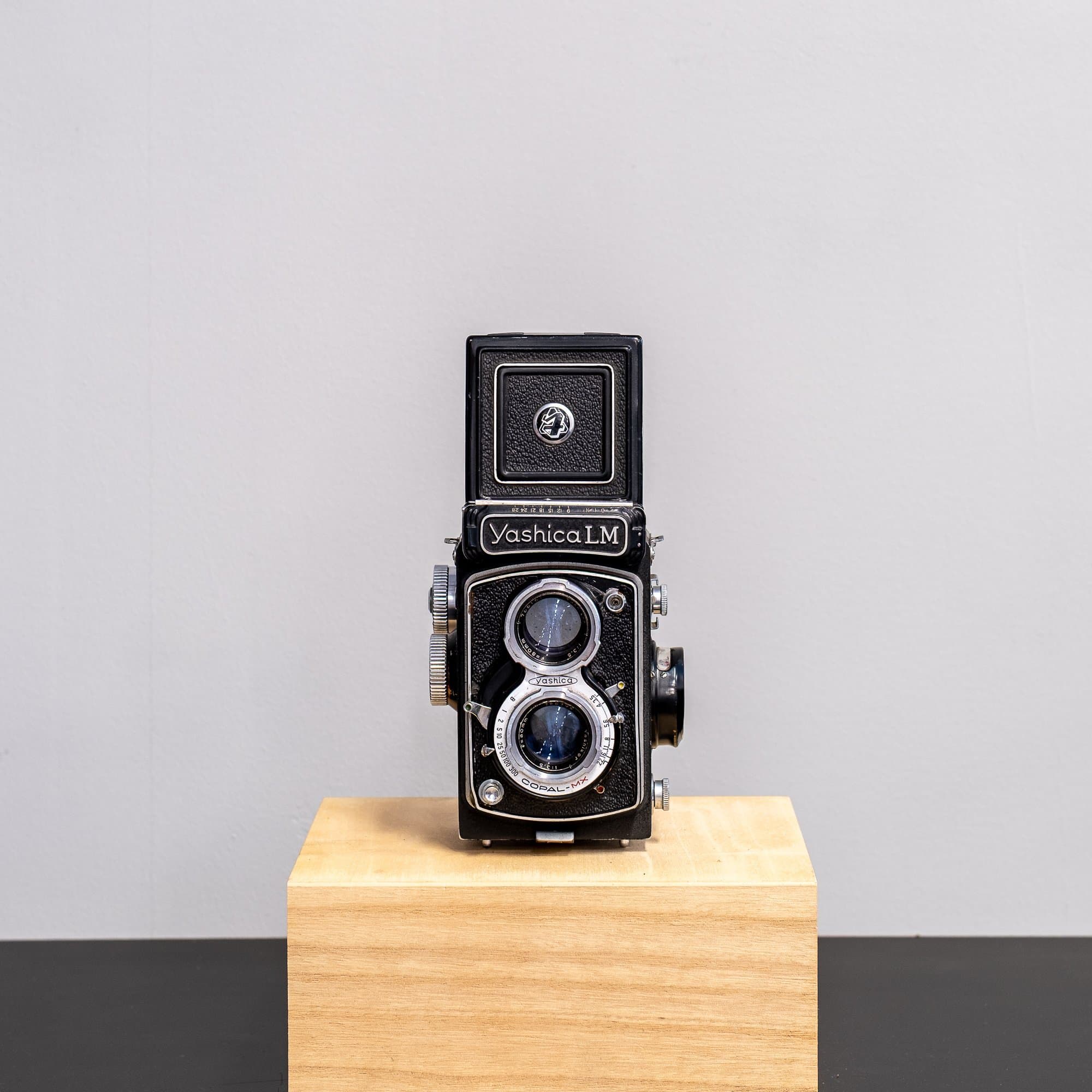 Yashica LM – vintage mellanformatskamera (TLR) ca 1950–60-tal