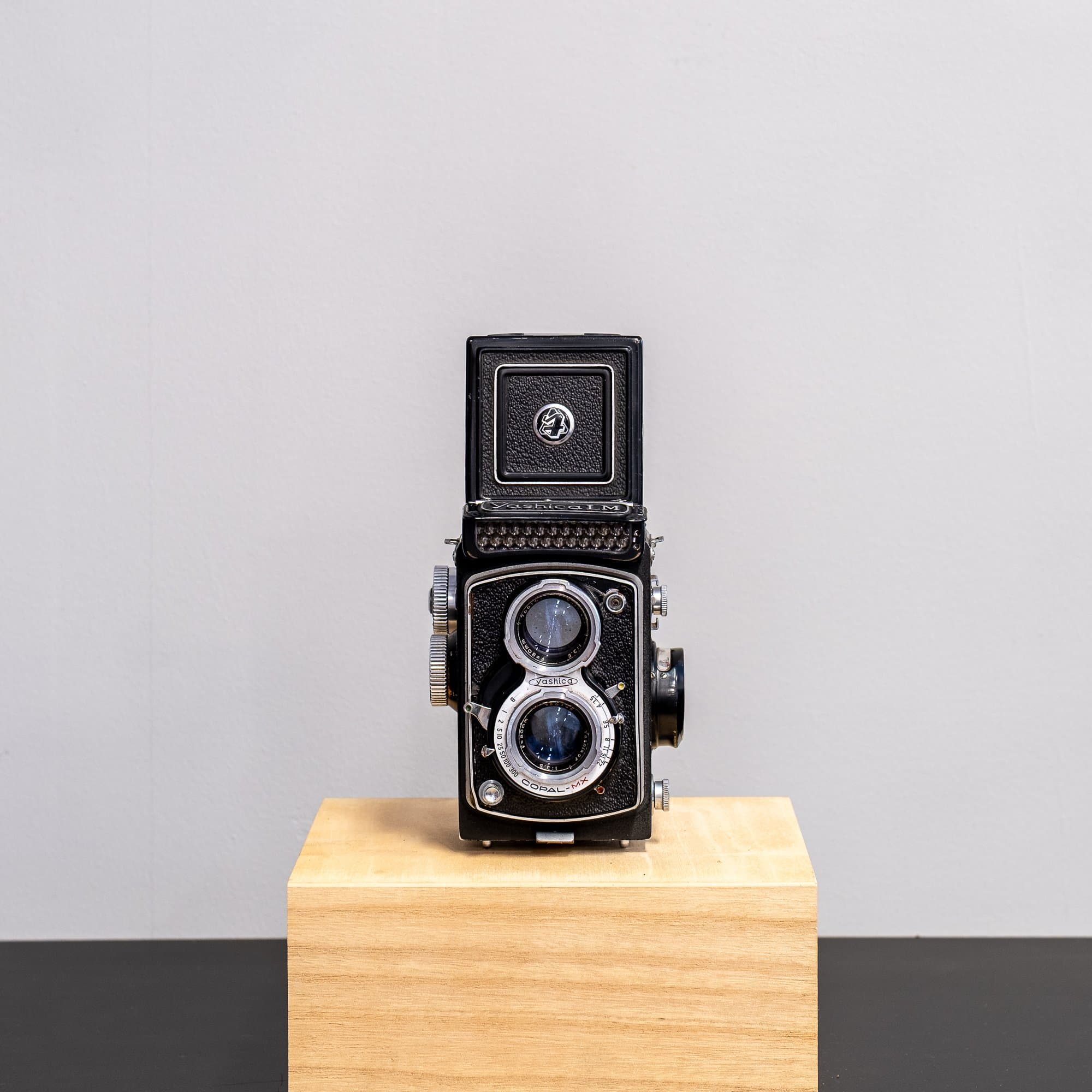 Yashica LM – vintage mellanformatskamera (TLR) ca 1950–60-tal