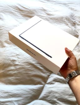 MacBook Air 13” M4 – 24 GB RAM – 512 GB SSD – Midnatt Helt Ny!