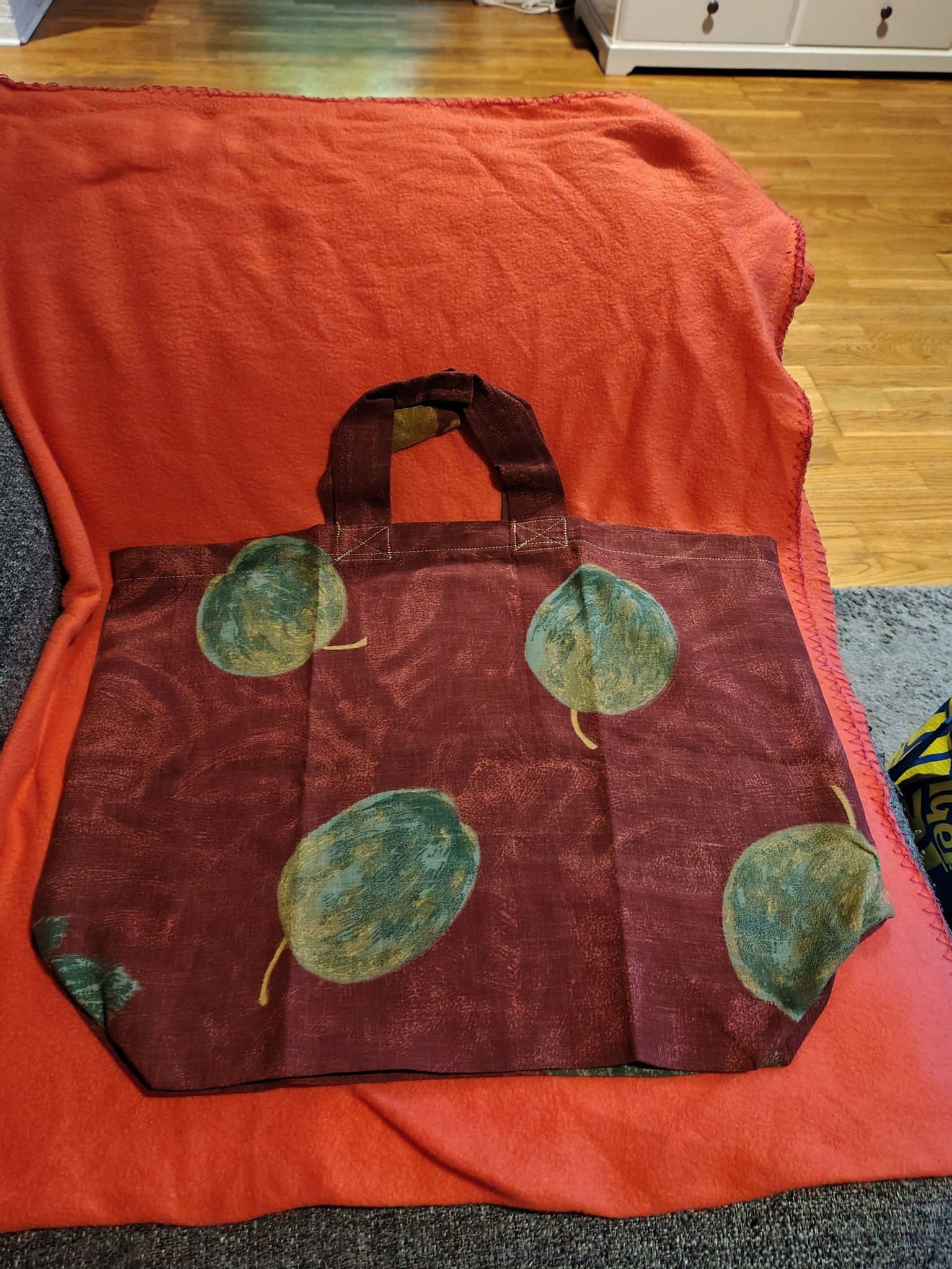 Röd väska med äpplen tygkass Zero Waste
