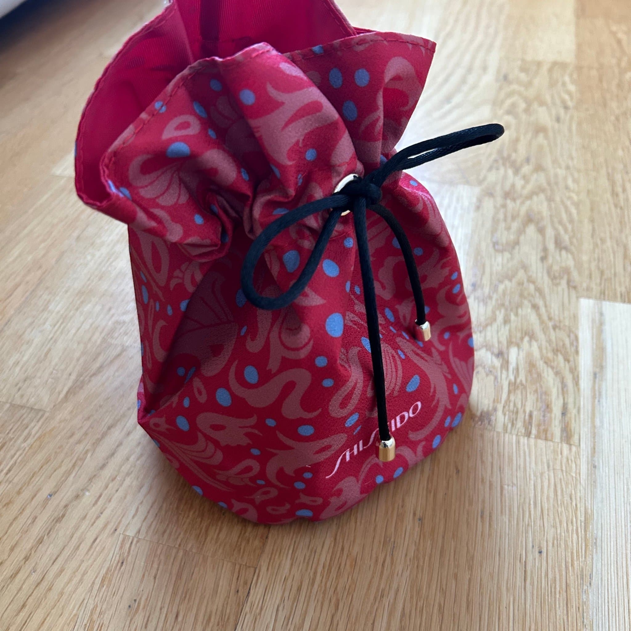 Shiseido Sminkväska