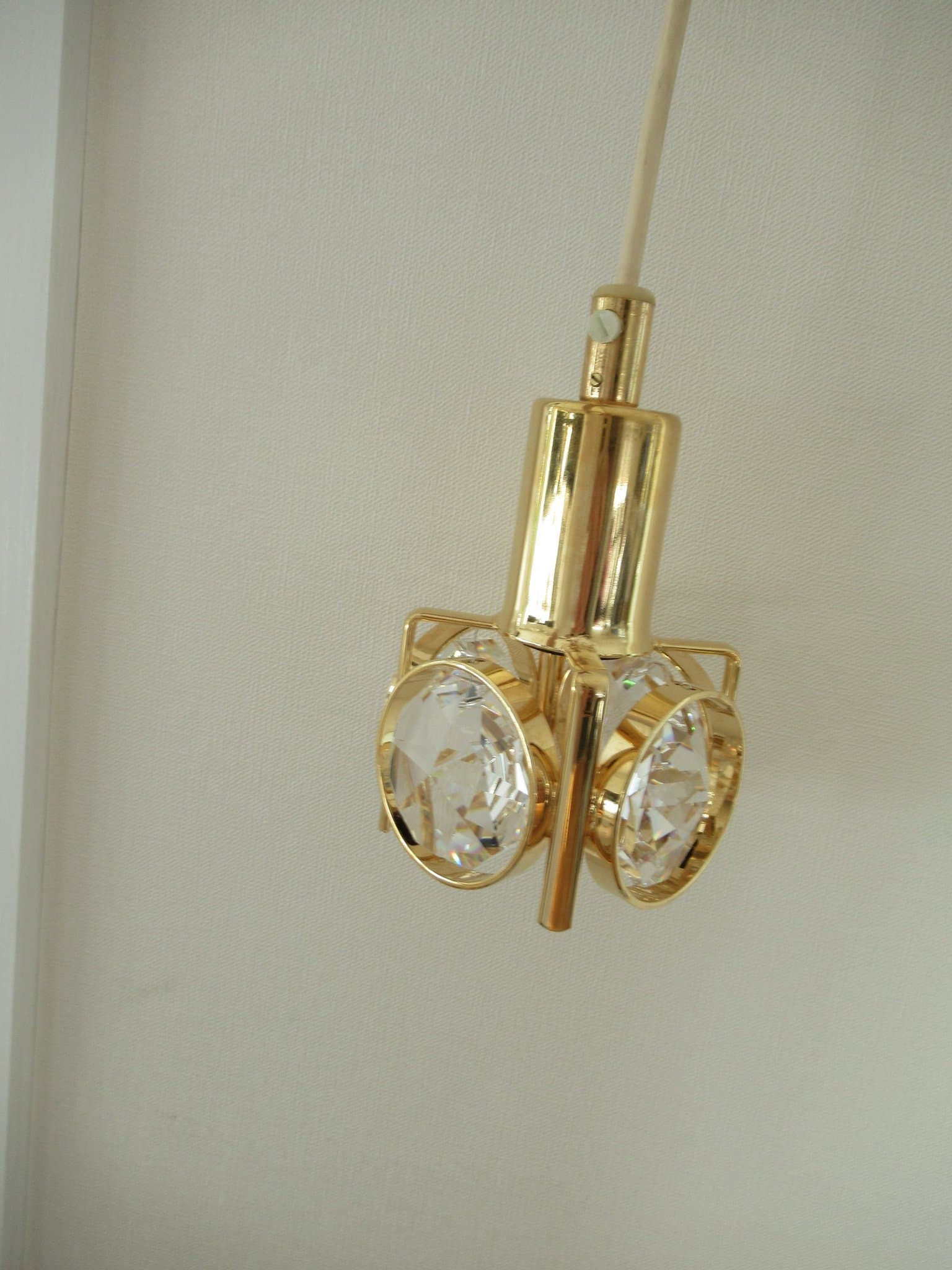 Fönsterlampa. 1 st. Mässing, prismor.