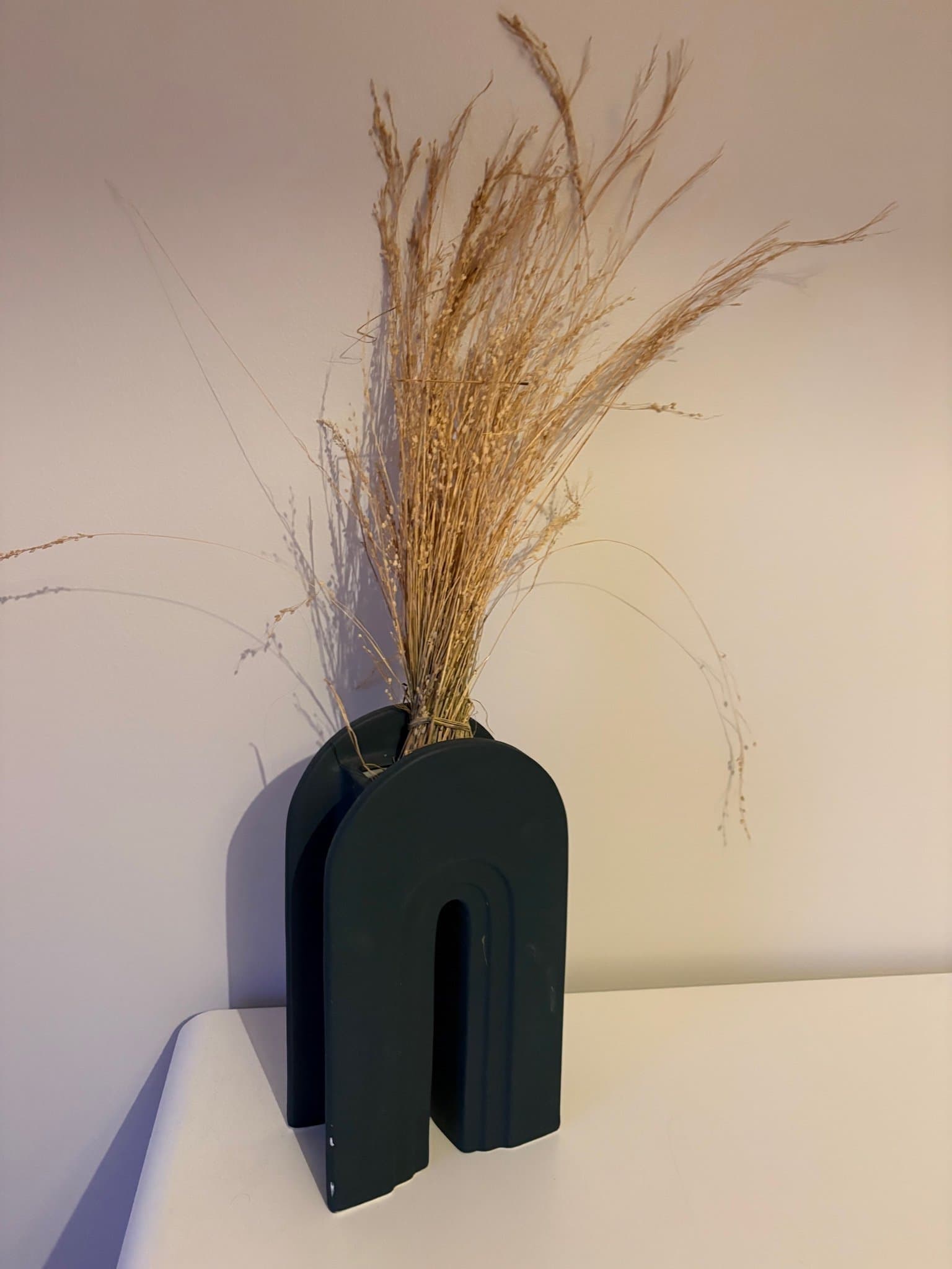 Torkade prydnadsgräs i vas