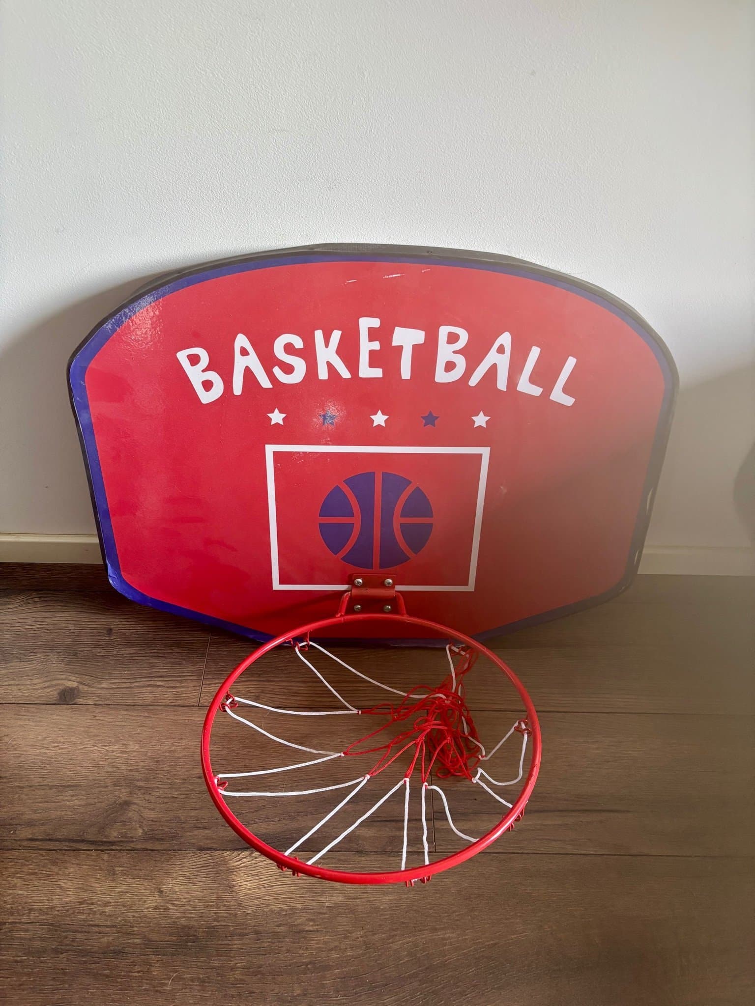 Basketkorg med planka