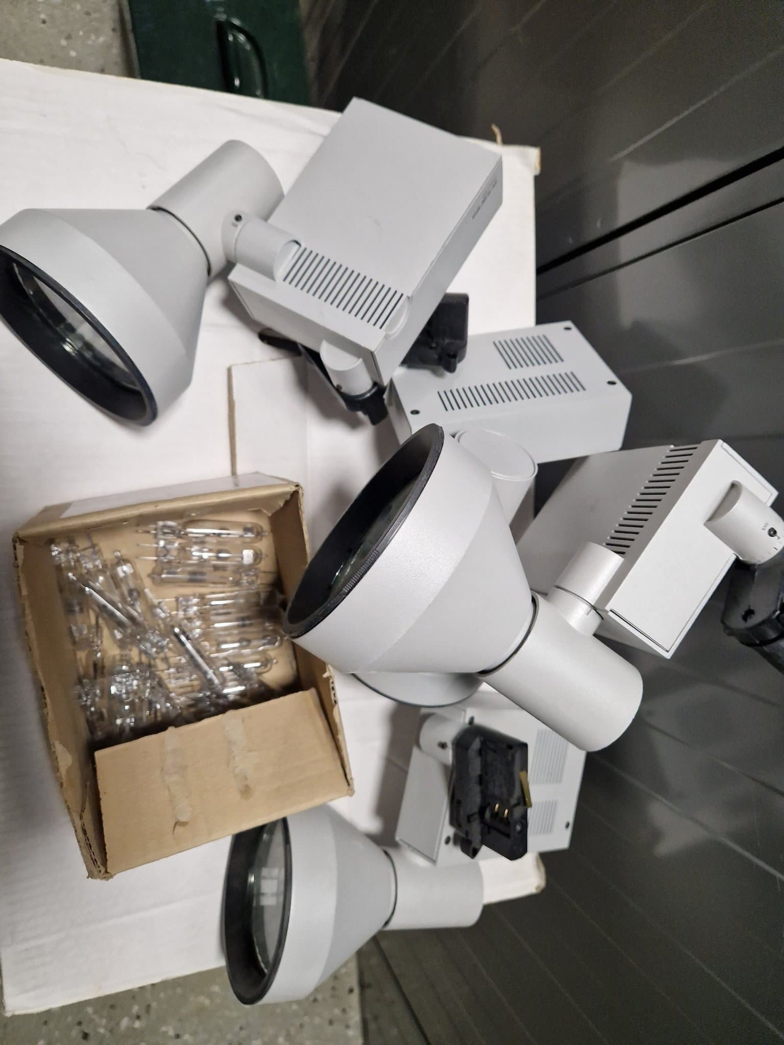 Antares Compass Spot spotlights med Osram Powerball lampor