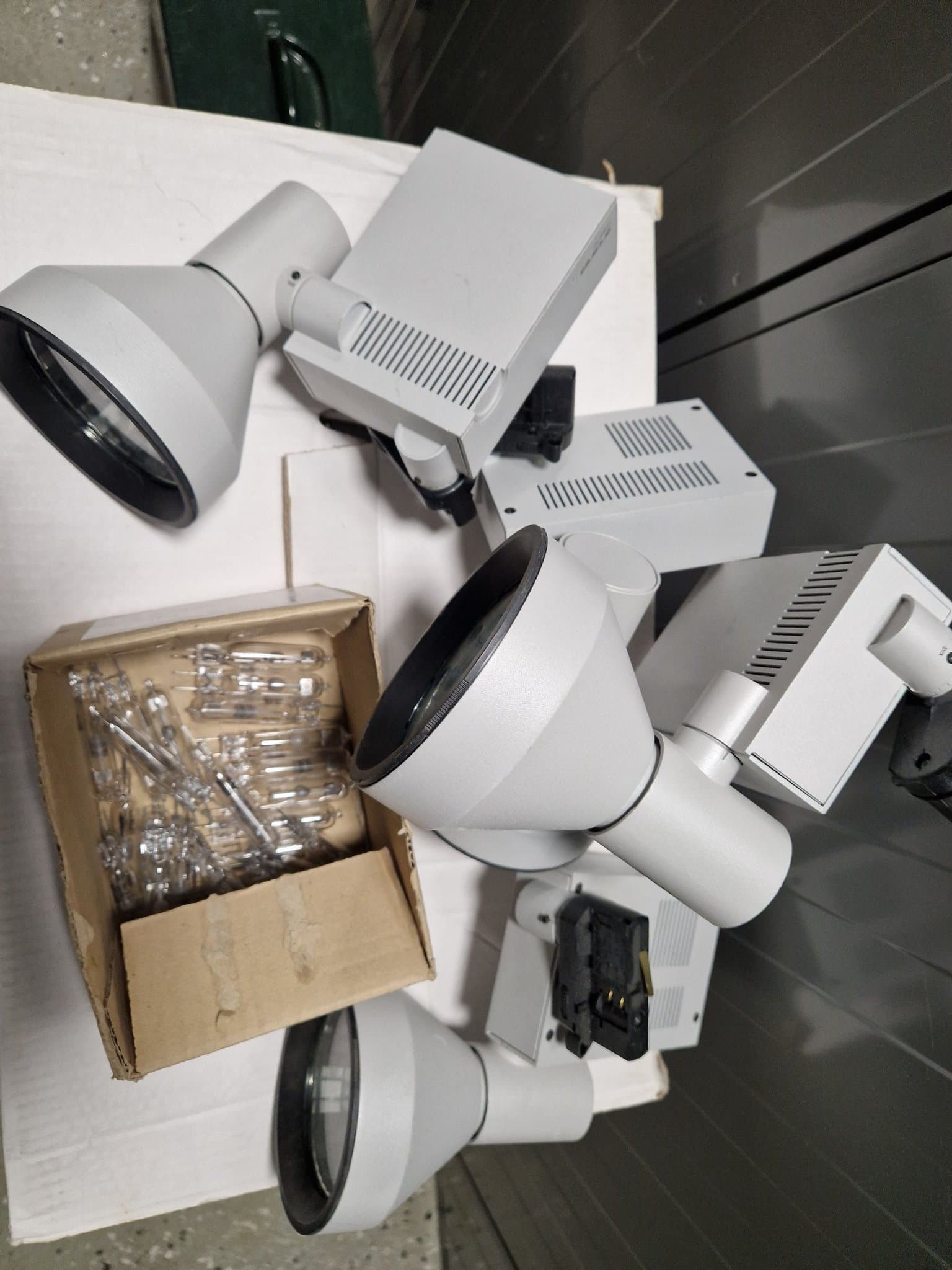 Antares Compass Spot spotlights med Osram Powerball lampor