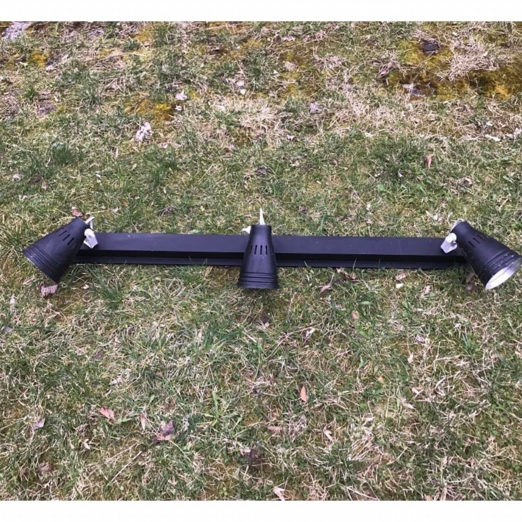 Spotlight svart 3-armad 110cm.