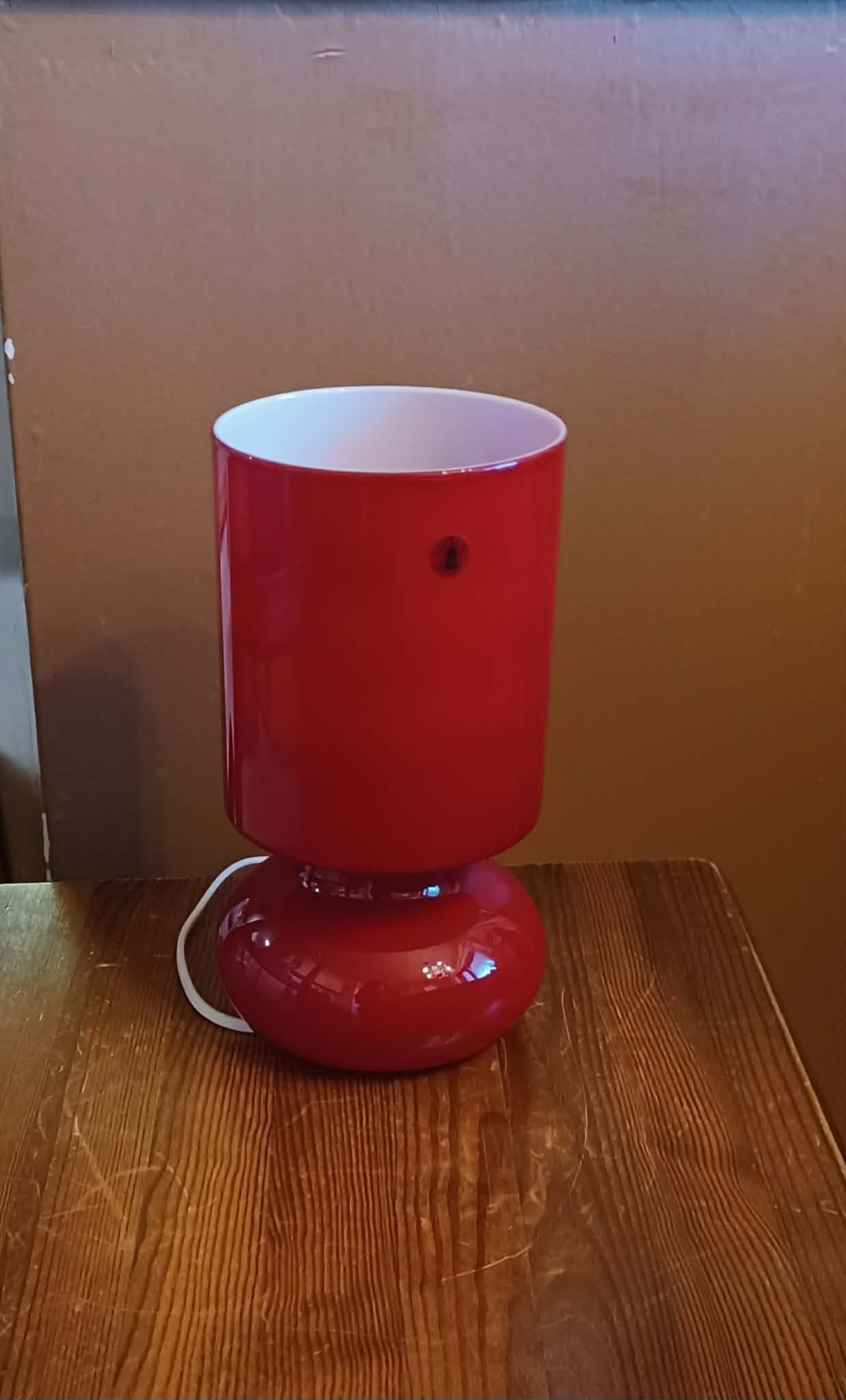 Röd bordslampa Ilea, lyckta, lycktan i glas, 25cm