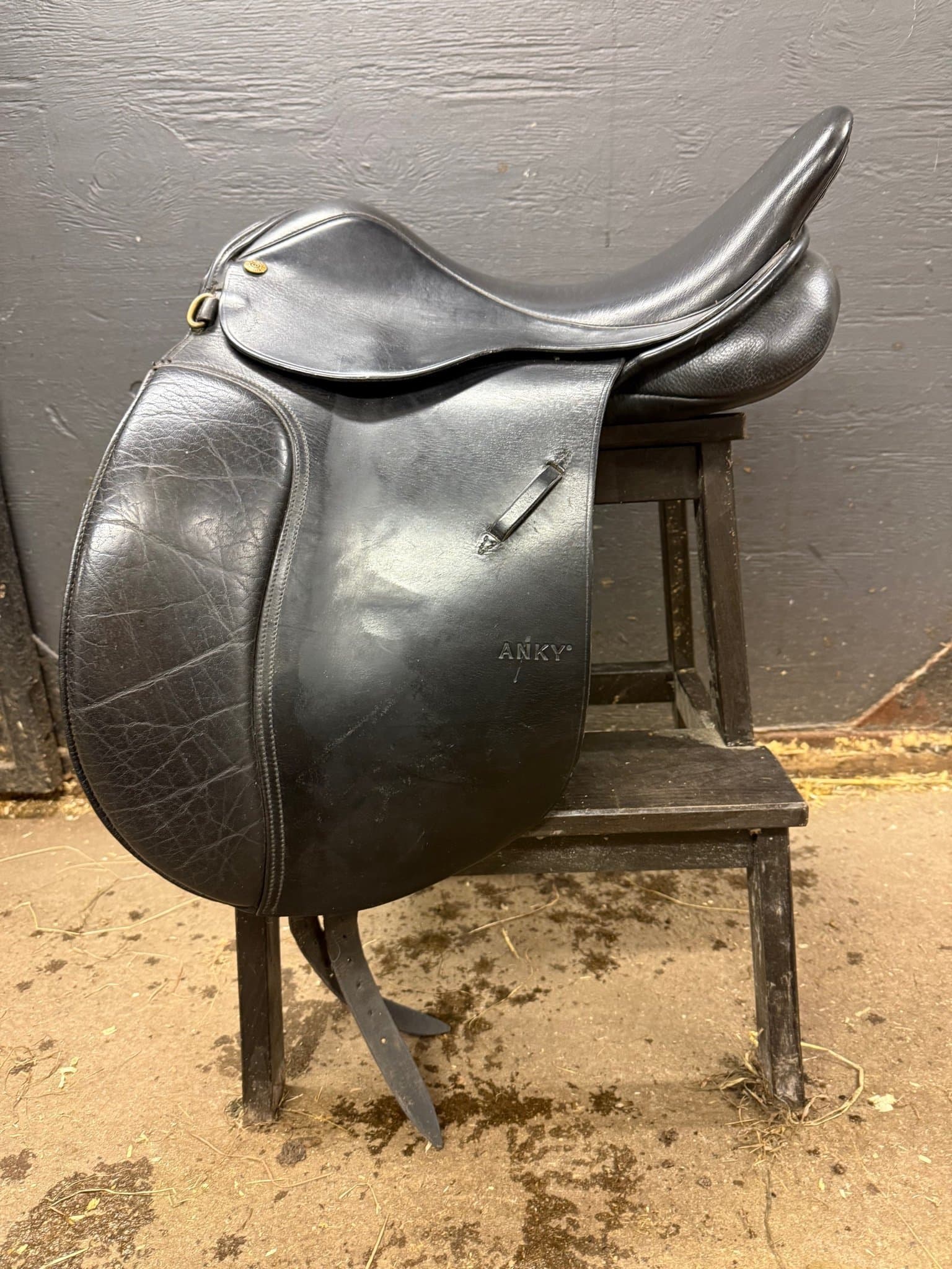 Dressyrsadel Pessoa Anky i svart läder