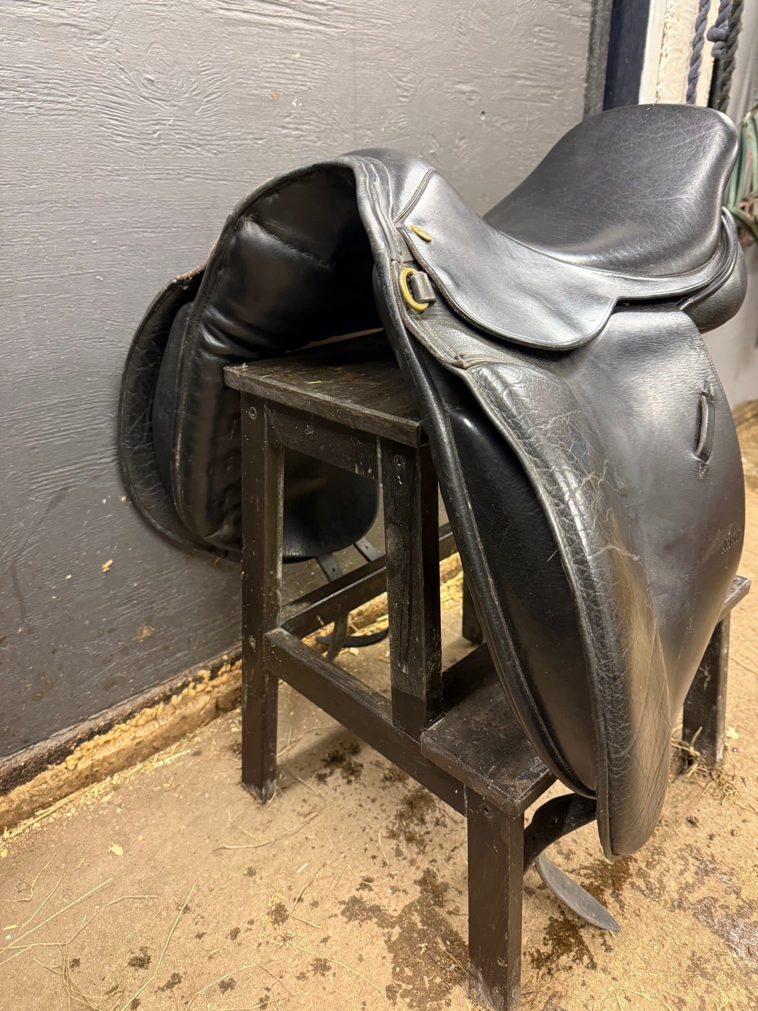 Dressyrsadel Pessoa Anky i svart läder