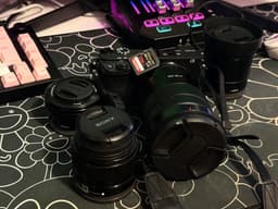 Sony Alpha a6400 med 4 objektiv och minneskort 3683 exposures