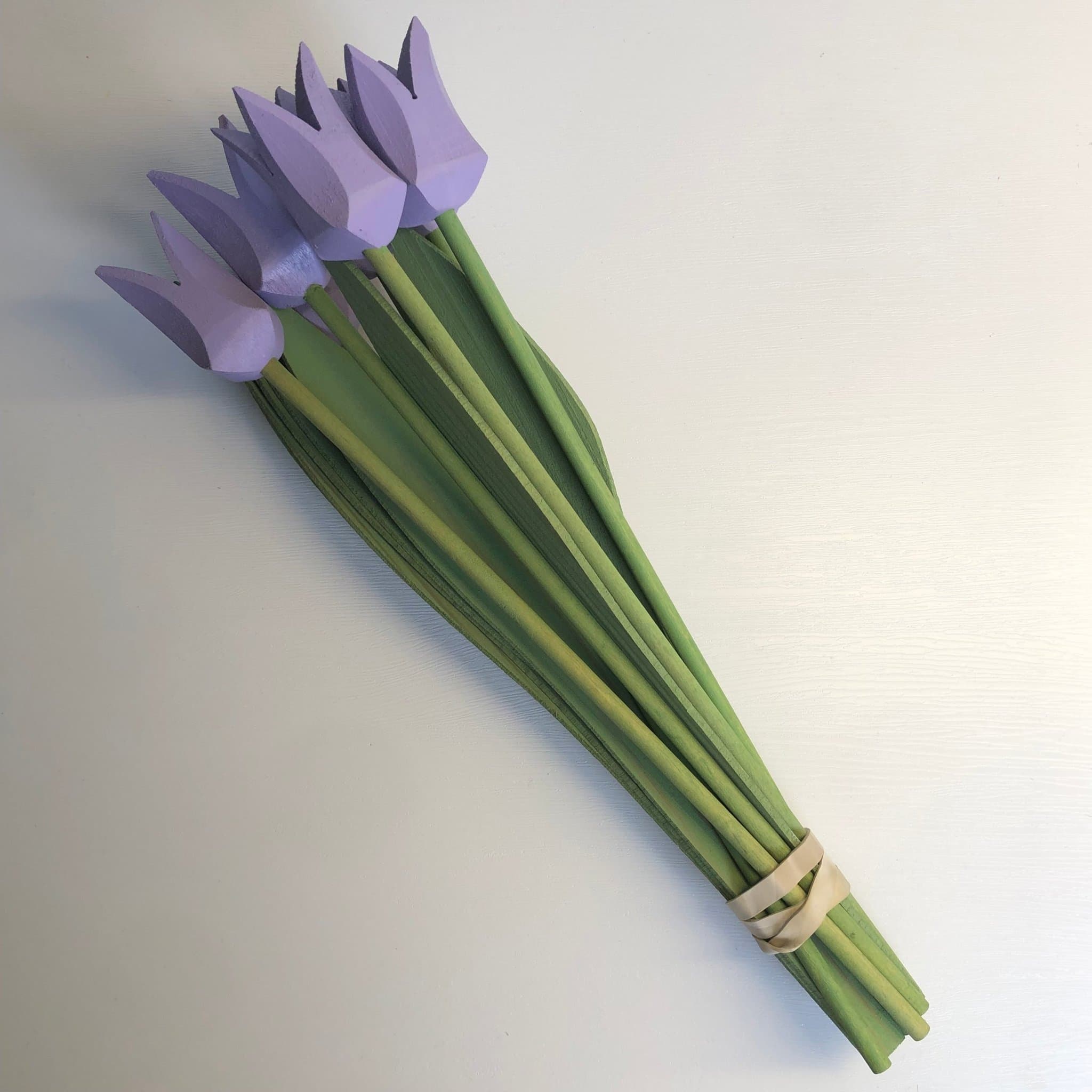 Trätulpaner, träblommor, lila tulpanbukett, vintage dekoration