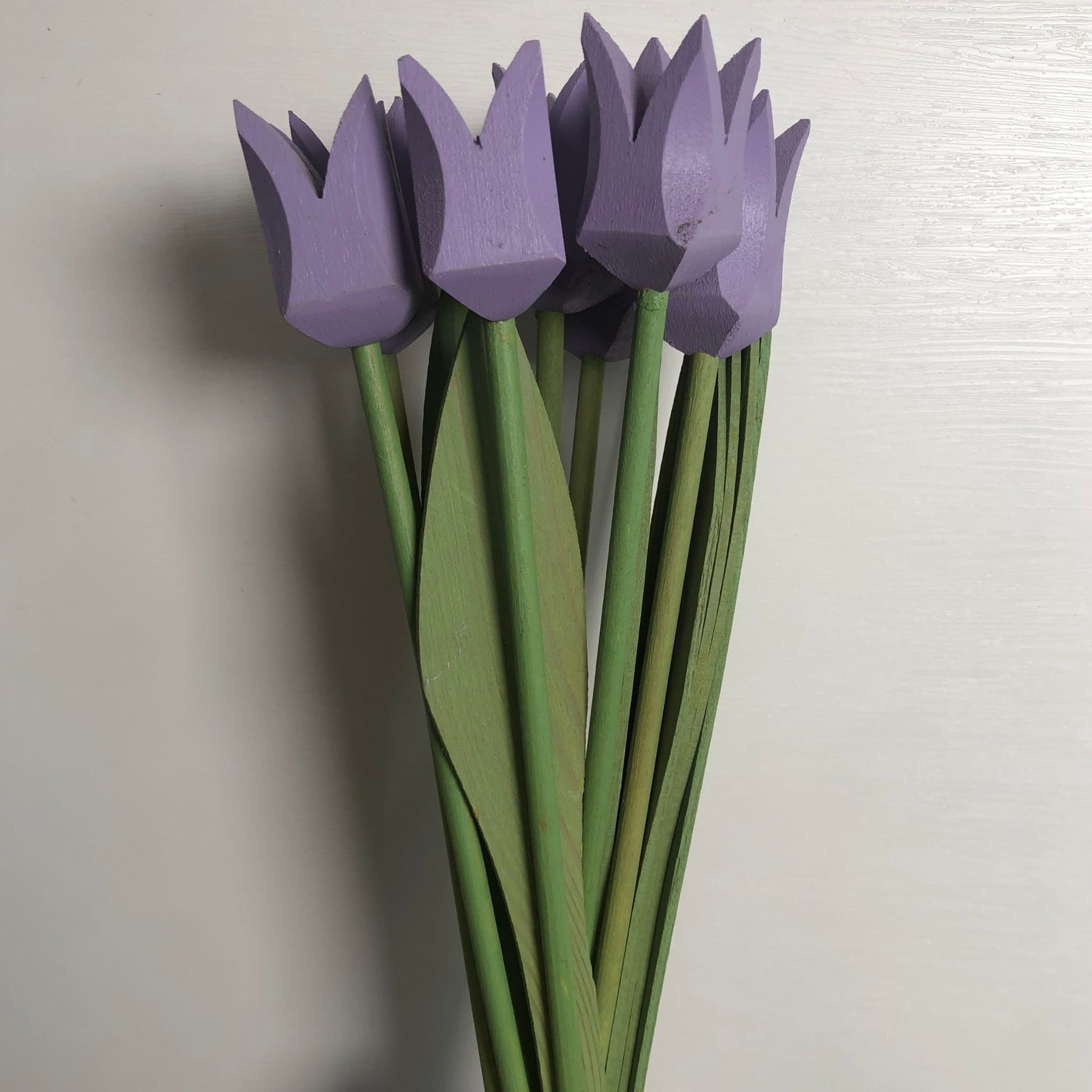 Trätulpaner, träblommor, lila tulpanbukett, vintage dekoration