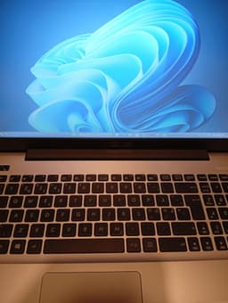 ASUS 15"6/ AMD A10 -3.4 GHz/ 16 GB DDR4 /128 SSD/ HELT Nya Batteri/