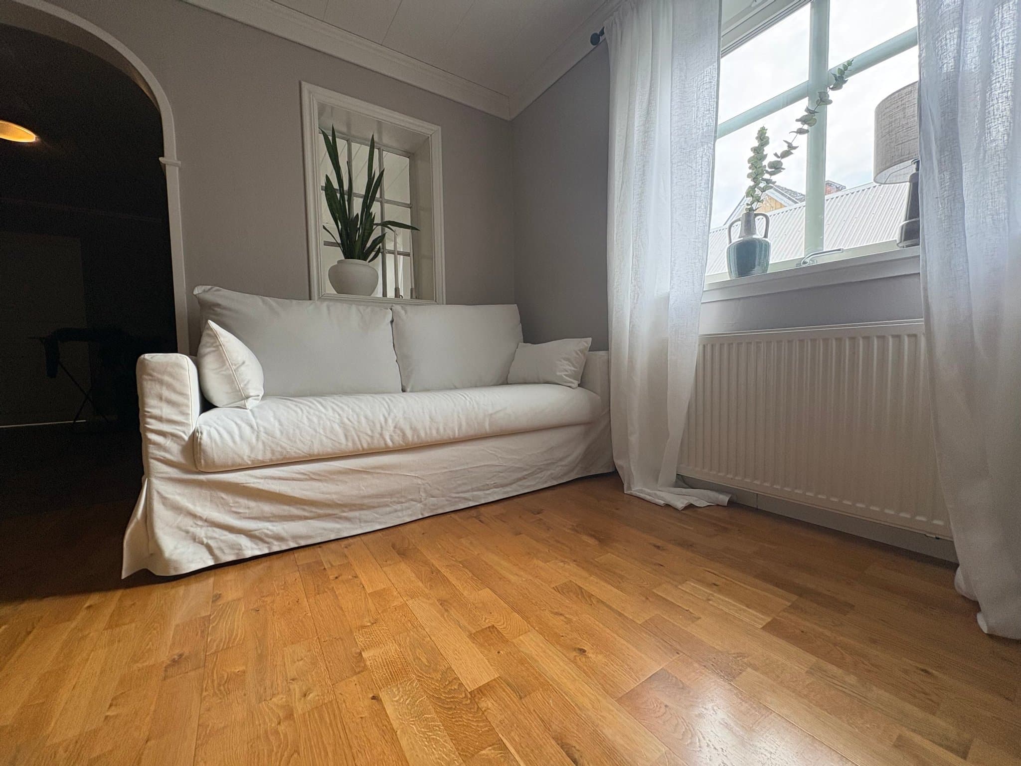 Hallarp vit klädsel till hyltarp 2-sits (obs! Enbart klädsel).