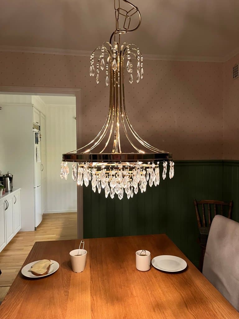 Taklampa i mässing med prismor