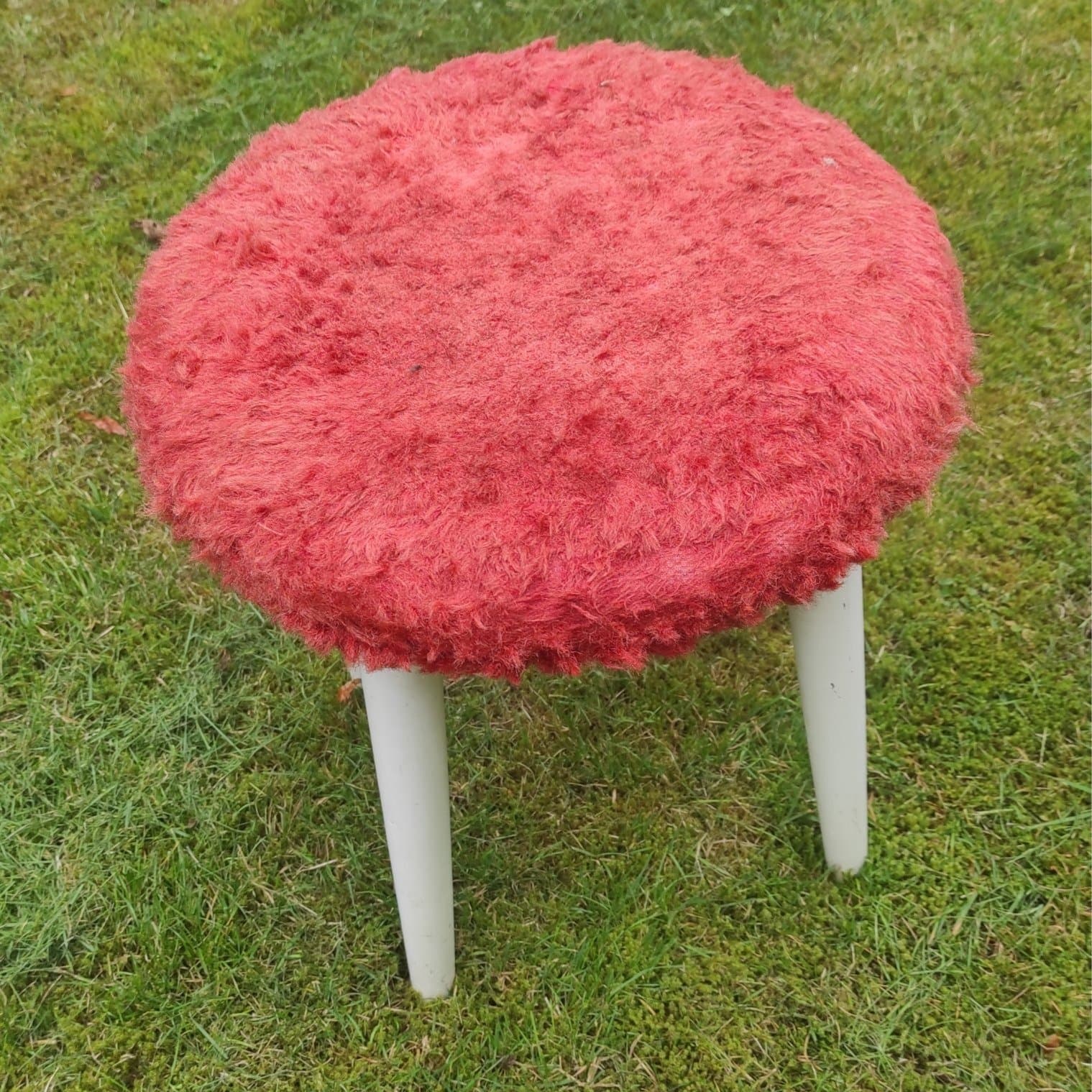 Röd plysch retropall