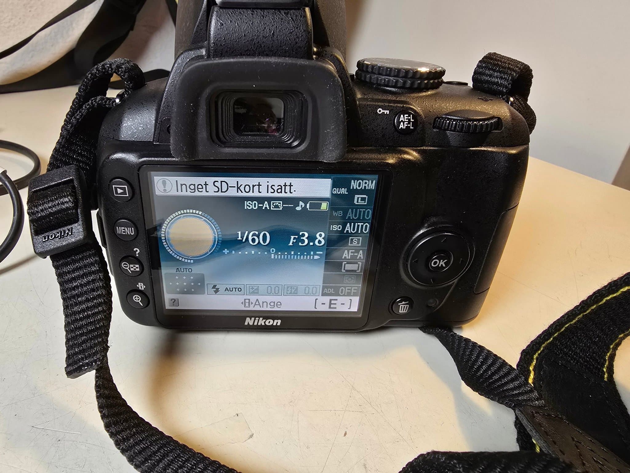 Nikon Systemkamera D3000 Nyskick