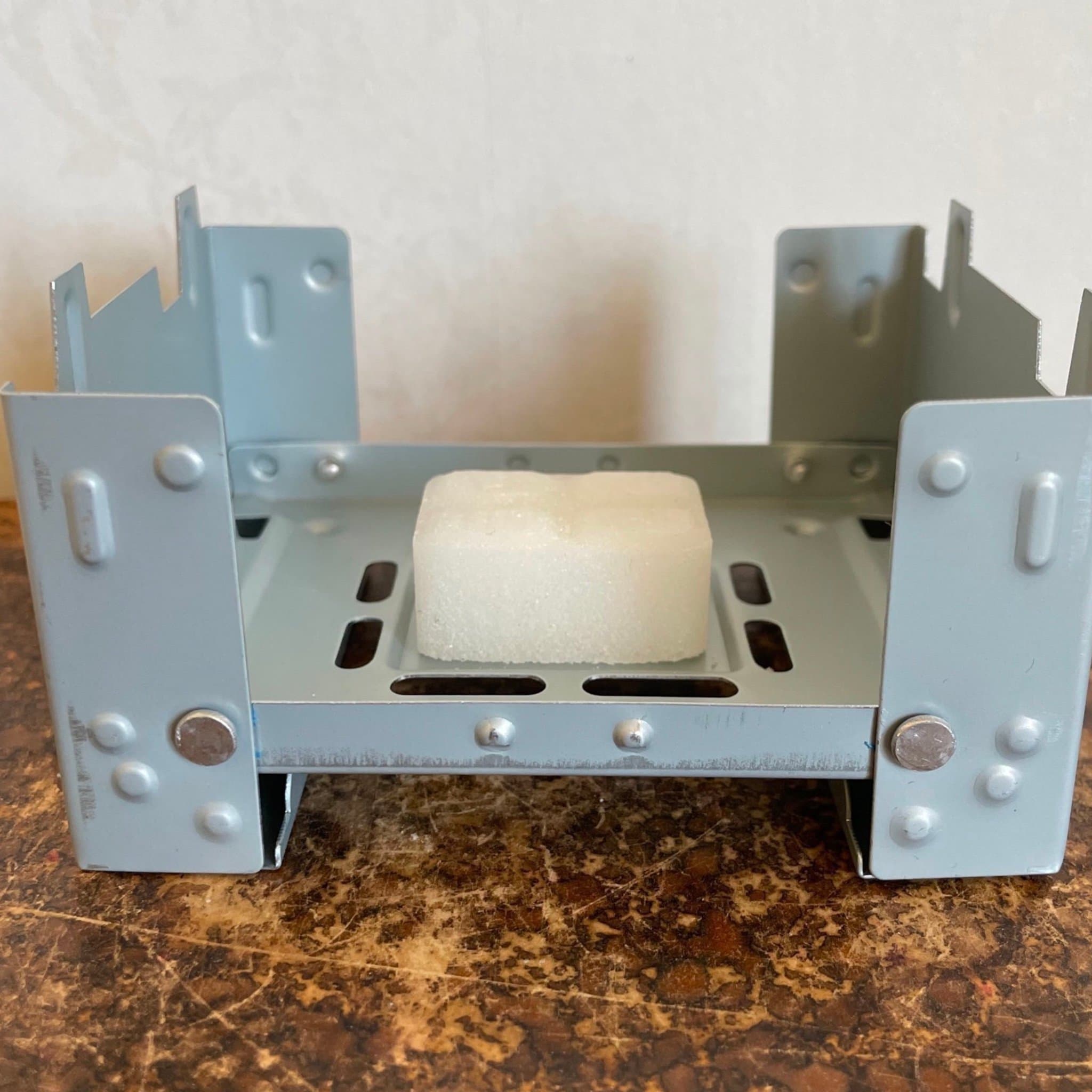 Meta-kök med 6st bränsletabletter.