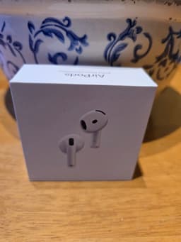 AirPods 4 med aktiv brusreducering Helt nya plomberad kartong