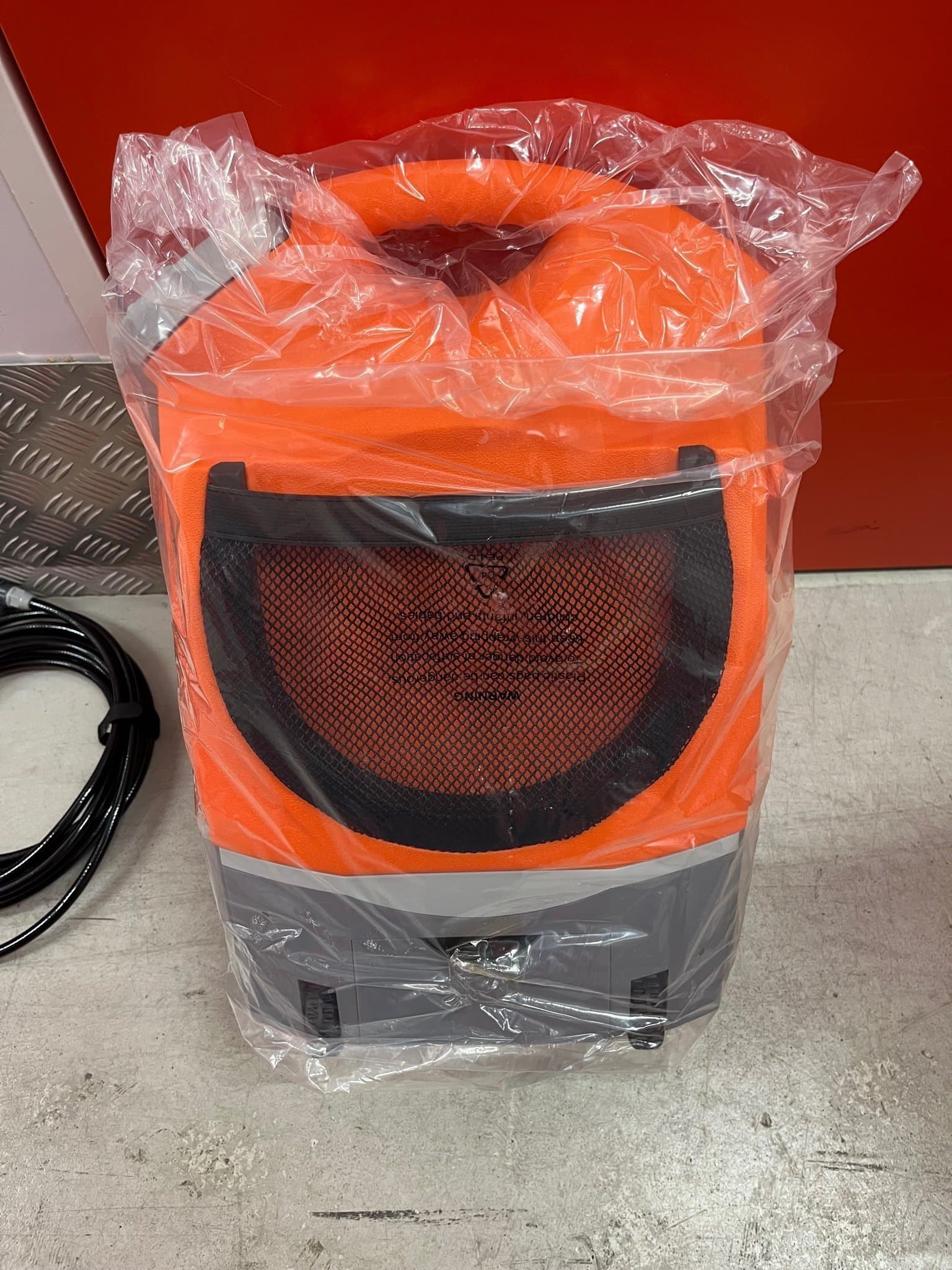 Portabel högtryckstvätt. Oanvänd med tillbehör