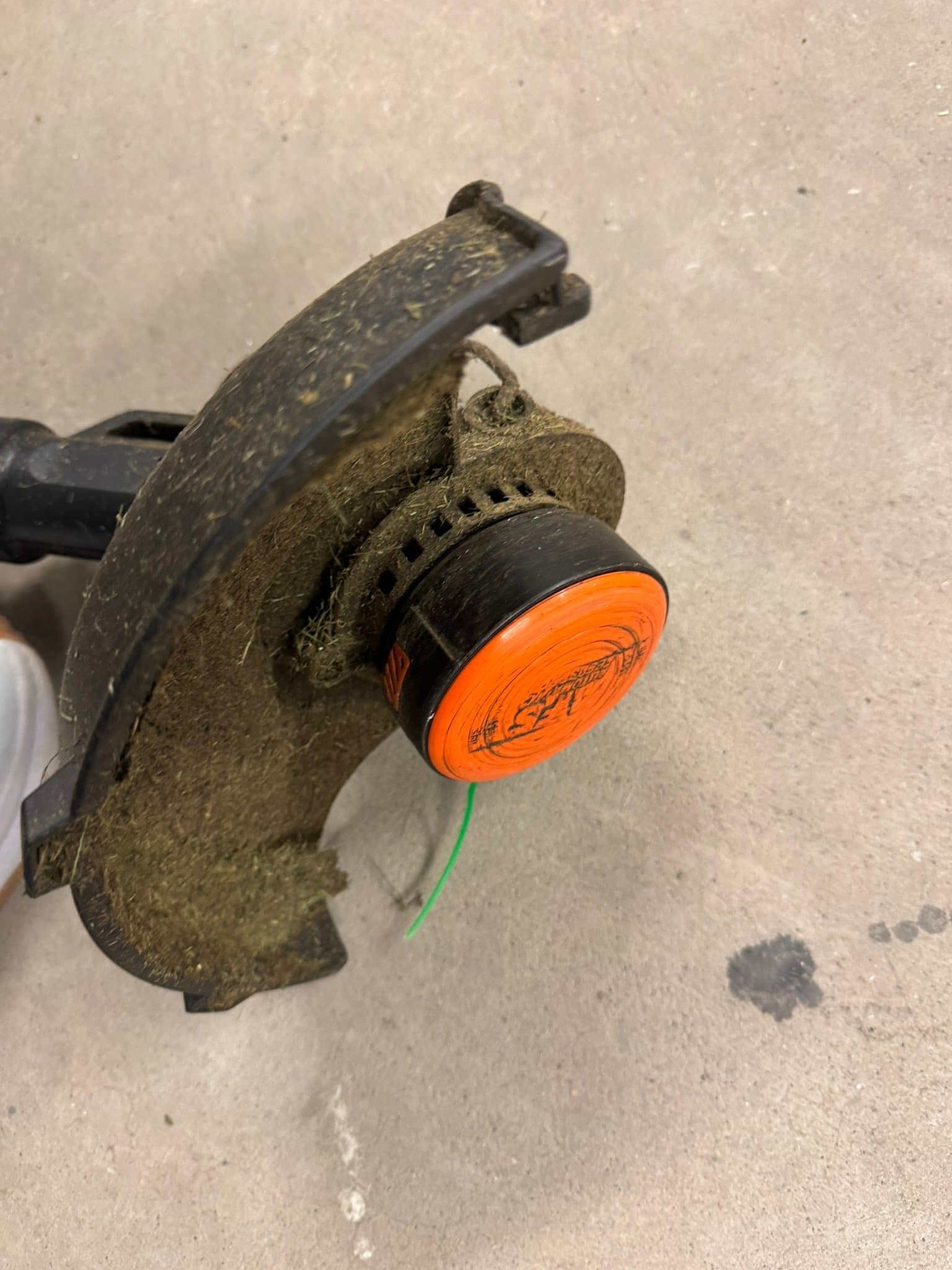 Black & Decker ST182320 H4 Grästrimmer med batterier och laddare