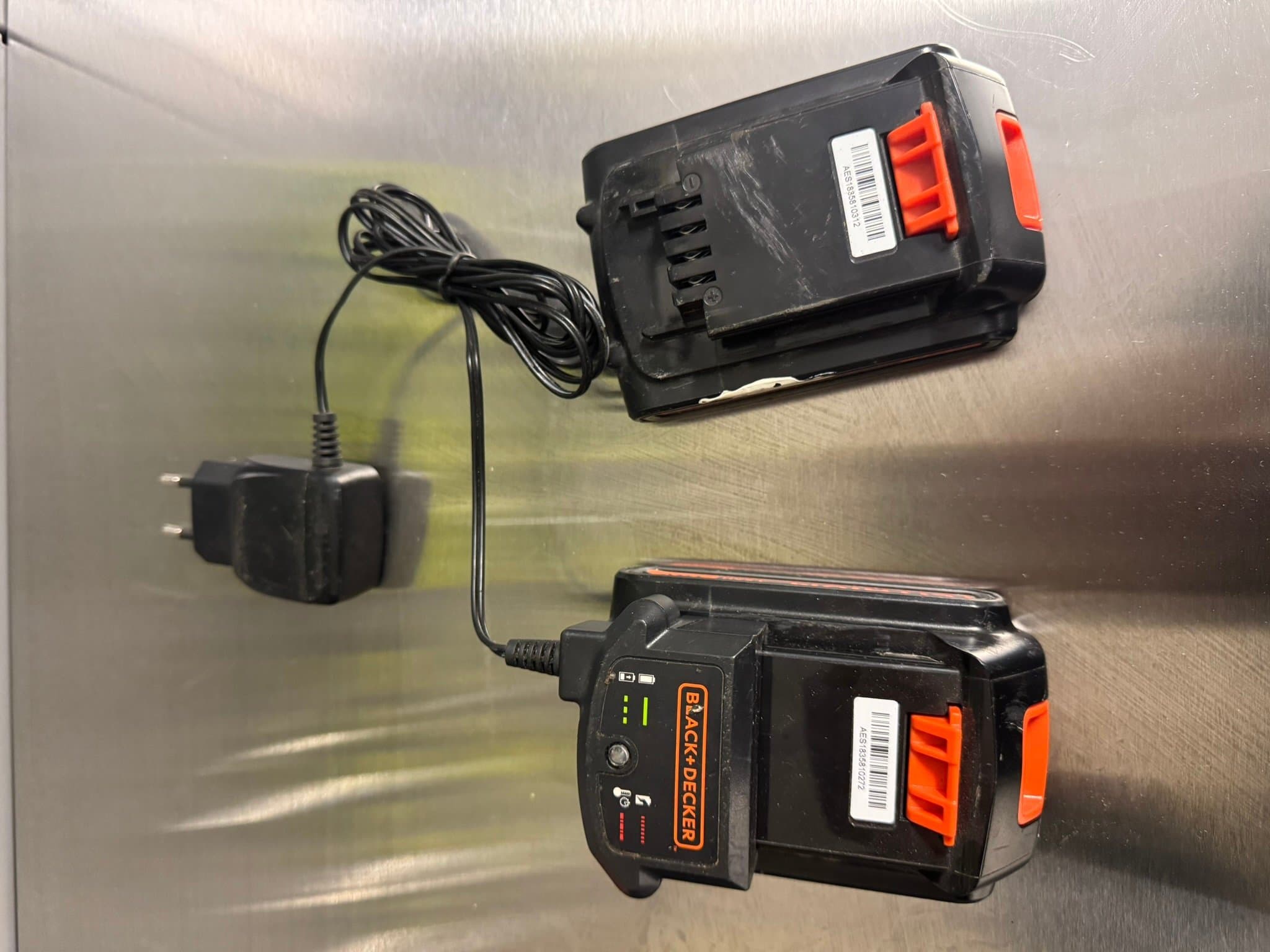 Black & Decker ST182320 H4 Grästrimmer med batterier och laddare