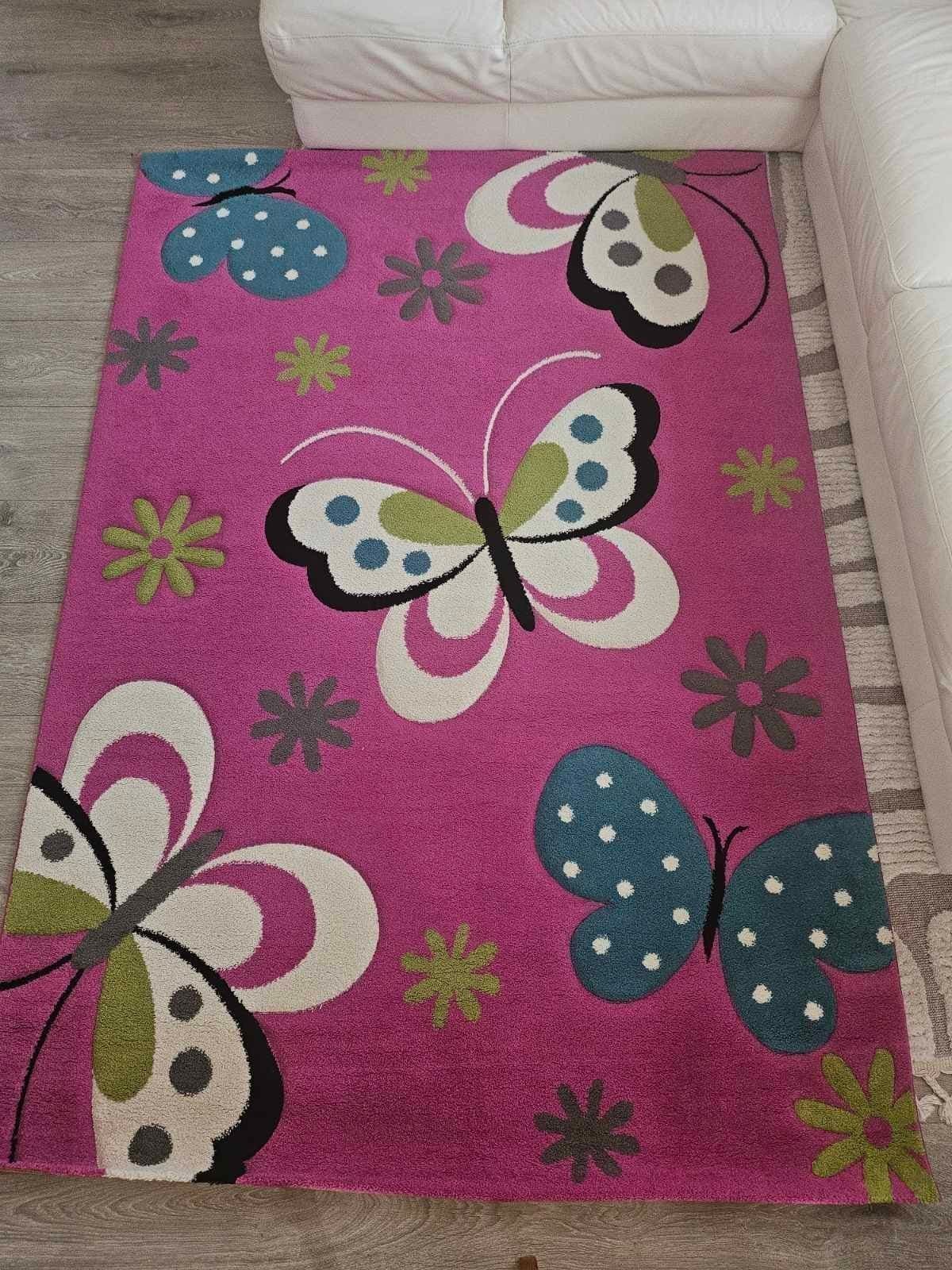 Färgglad Matta med Fjärilar