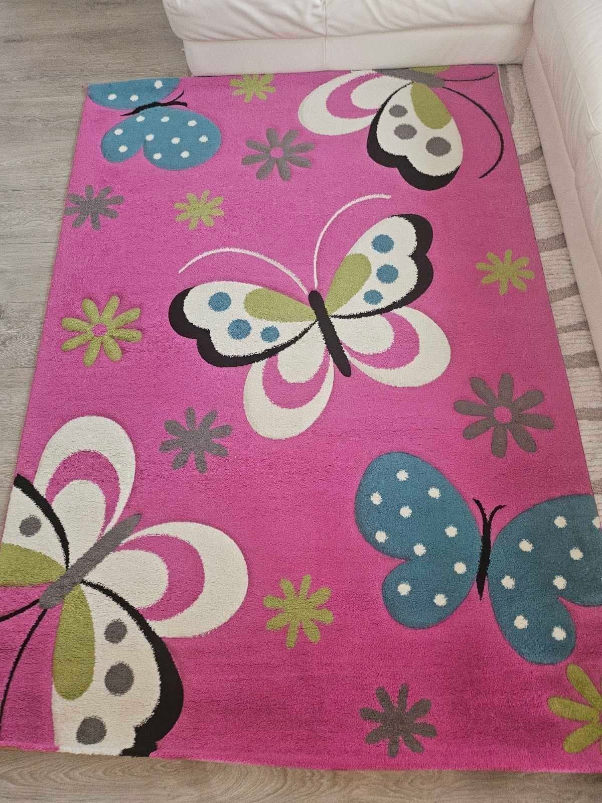 Färgglad Matta med Fjärilar