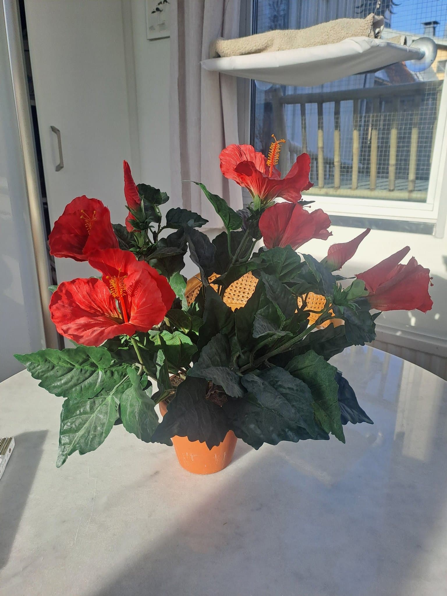 Konstgjord Hibiskusväxt i kruka